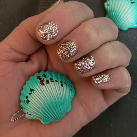 Vintage Shell Barettes - Picture 2 of 11